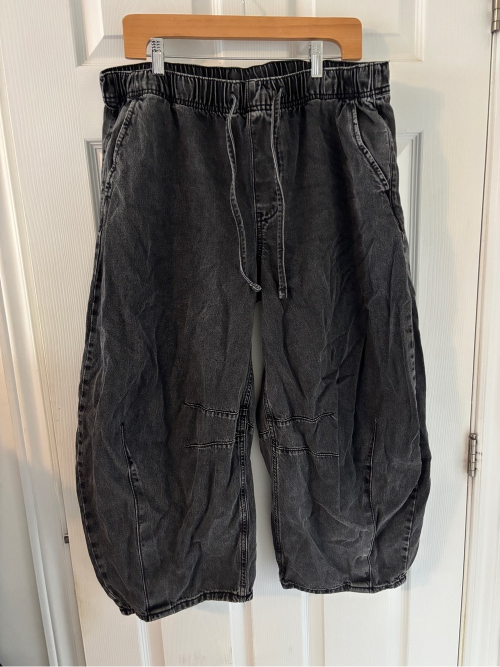 Old Navy Barrel Leg Jeans Size L Washed Black